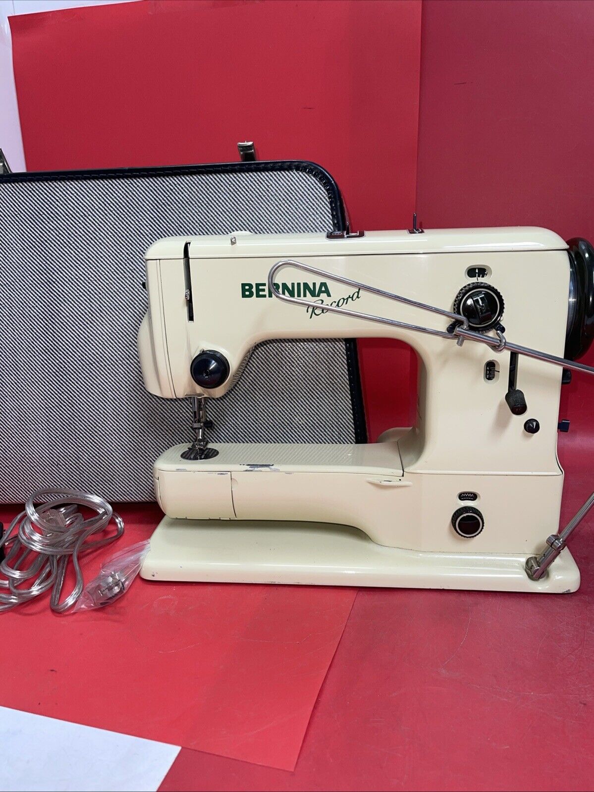 BERNINA 530 RECORD Sewing Machine with CASE Switzerland - Untested