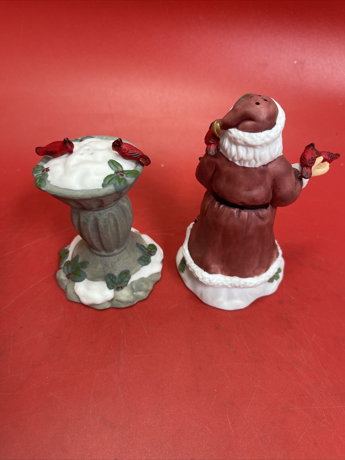 PFALTZGRAFF WINTERBERRY Sculpted Salt & Pepper Set 2