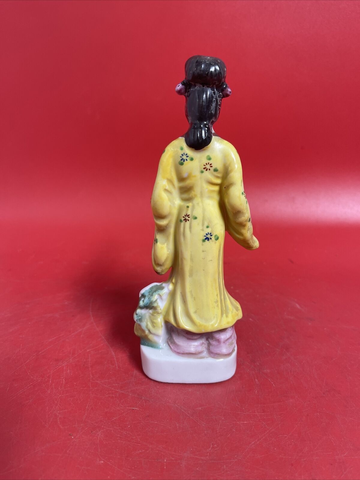 Vintage Geisha Figurine ~ Yellow Kimono ~ Japanese Style ~ Holding gift