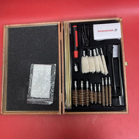 Winchester 30 PIECE UNIVERSAL GUN CLEANING KIT IN WOOD CASE