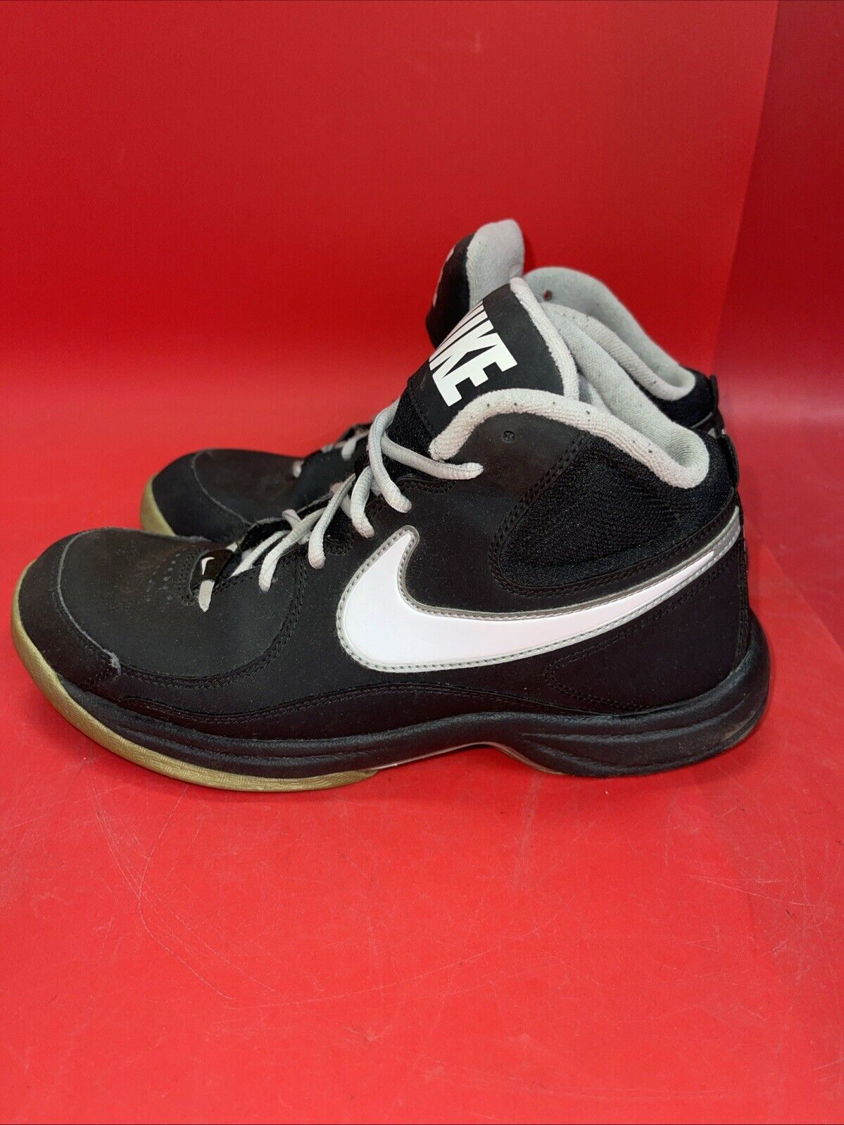 Nike "Overplay Vll" Black Basketball Shoes Women's 9.5