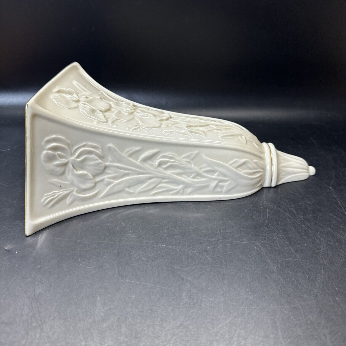 Lenox Masterpiece Porcelain Ivory Iris Wall Pocket Vase/Sconce Gold Trim