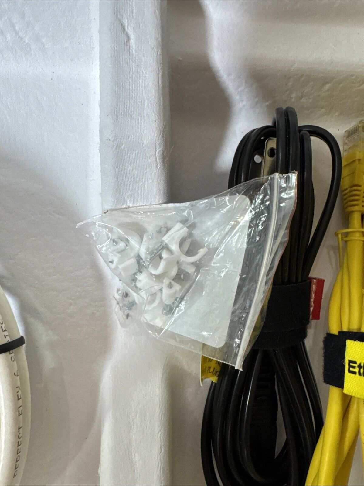 Comcast Xfinity X1 Entertainment Operating System/ New, Missing Some Parts