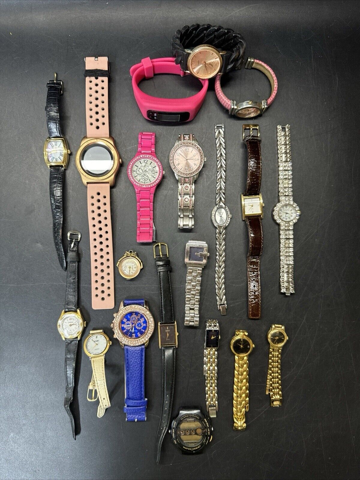 Lot Of 20 Assorted Mens Womens Watches/ For Parts Repair