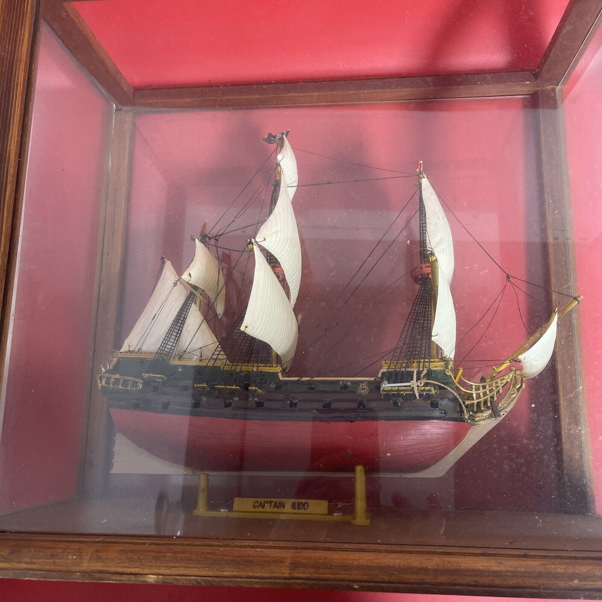 Vintage Model Ship ,,Captain Kidd’’ In a Wooden Frame & Glass