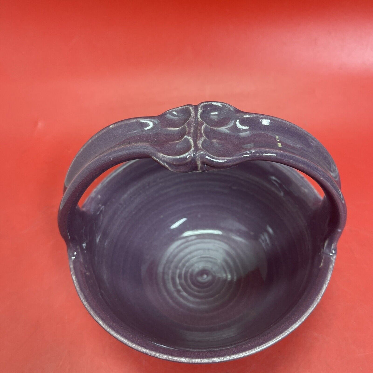 Ceramic basket with handle