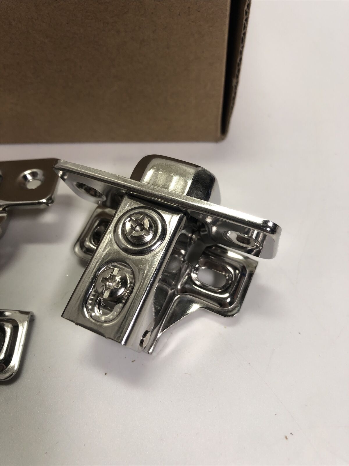 Liberty Hardware Overlay Soft Close Hinge 105 Degree set of 20