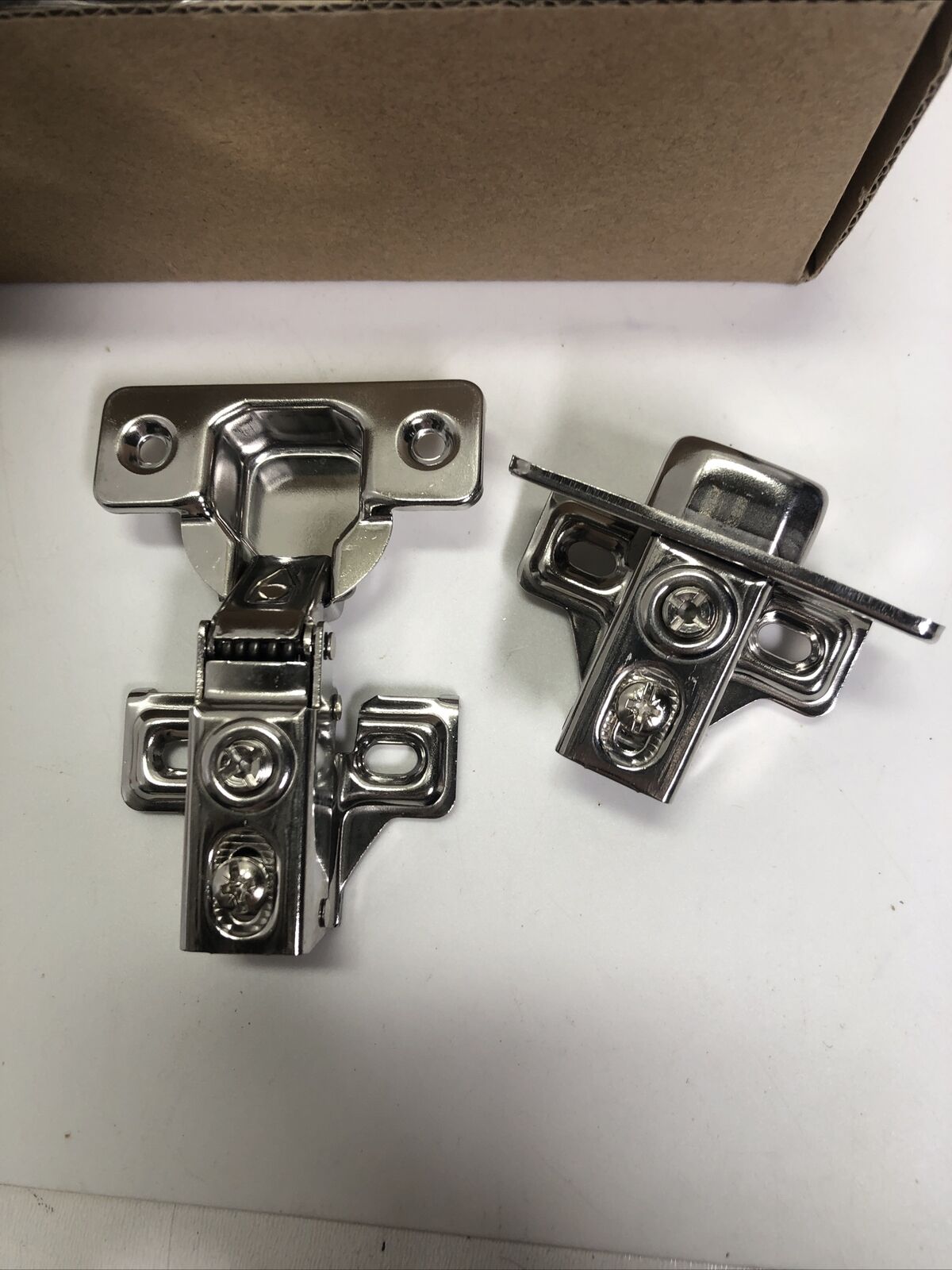 Liberty Hardware Overlay Soft Close Hinge 105 Degree set of 20