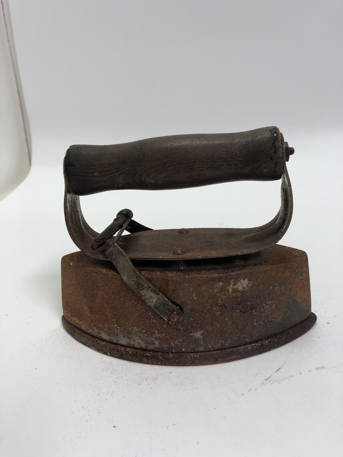 VINTAGE SAD IRON WITH COPPER BASE