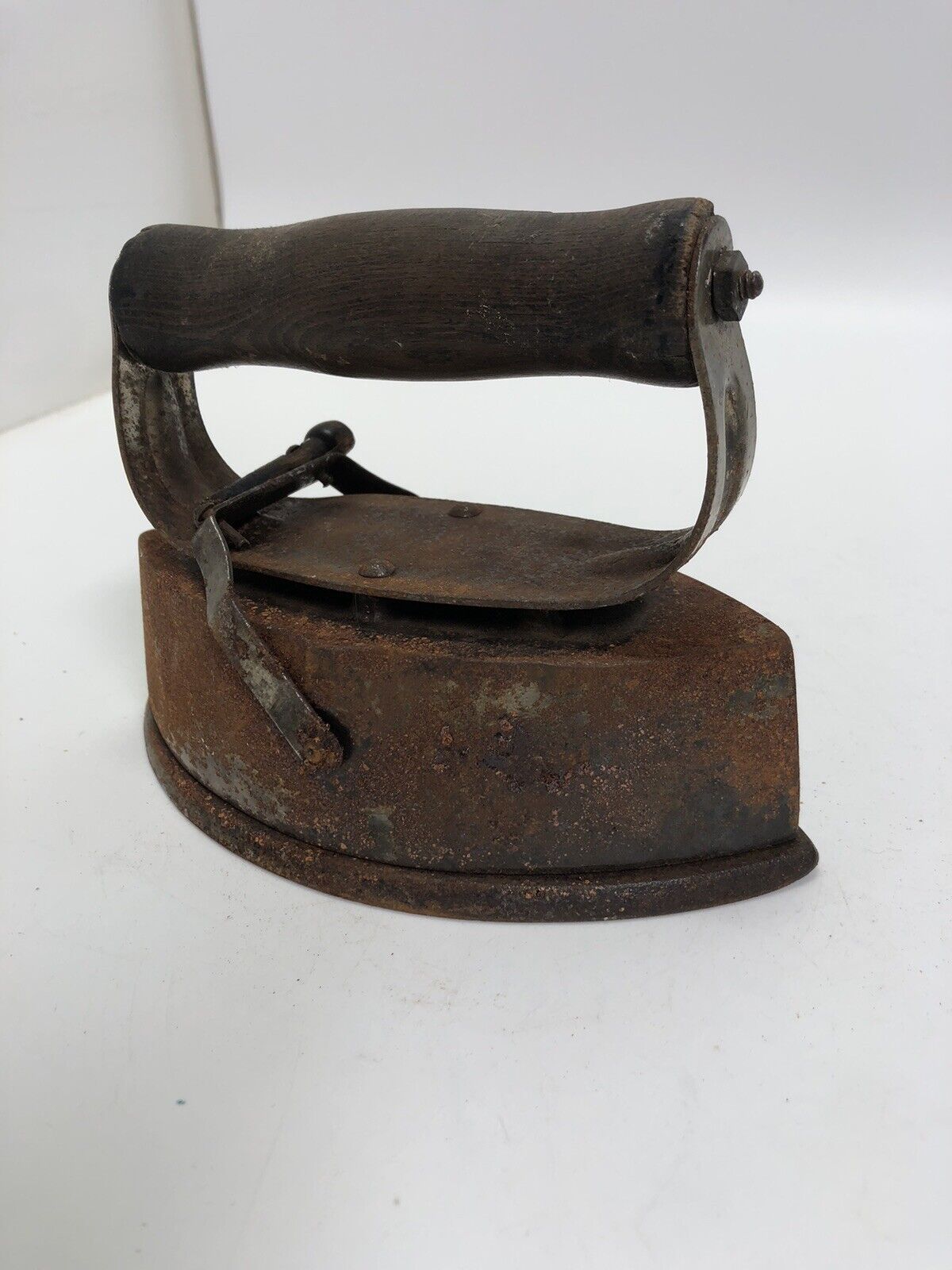 VINTAGE SAD IRON WITH COPPER BASE