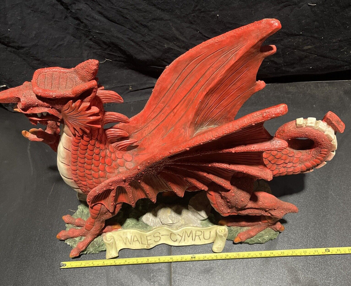 Design Toscano The Red Welsh Dragon Statue Wales Cymru