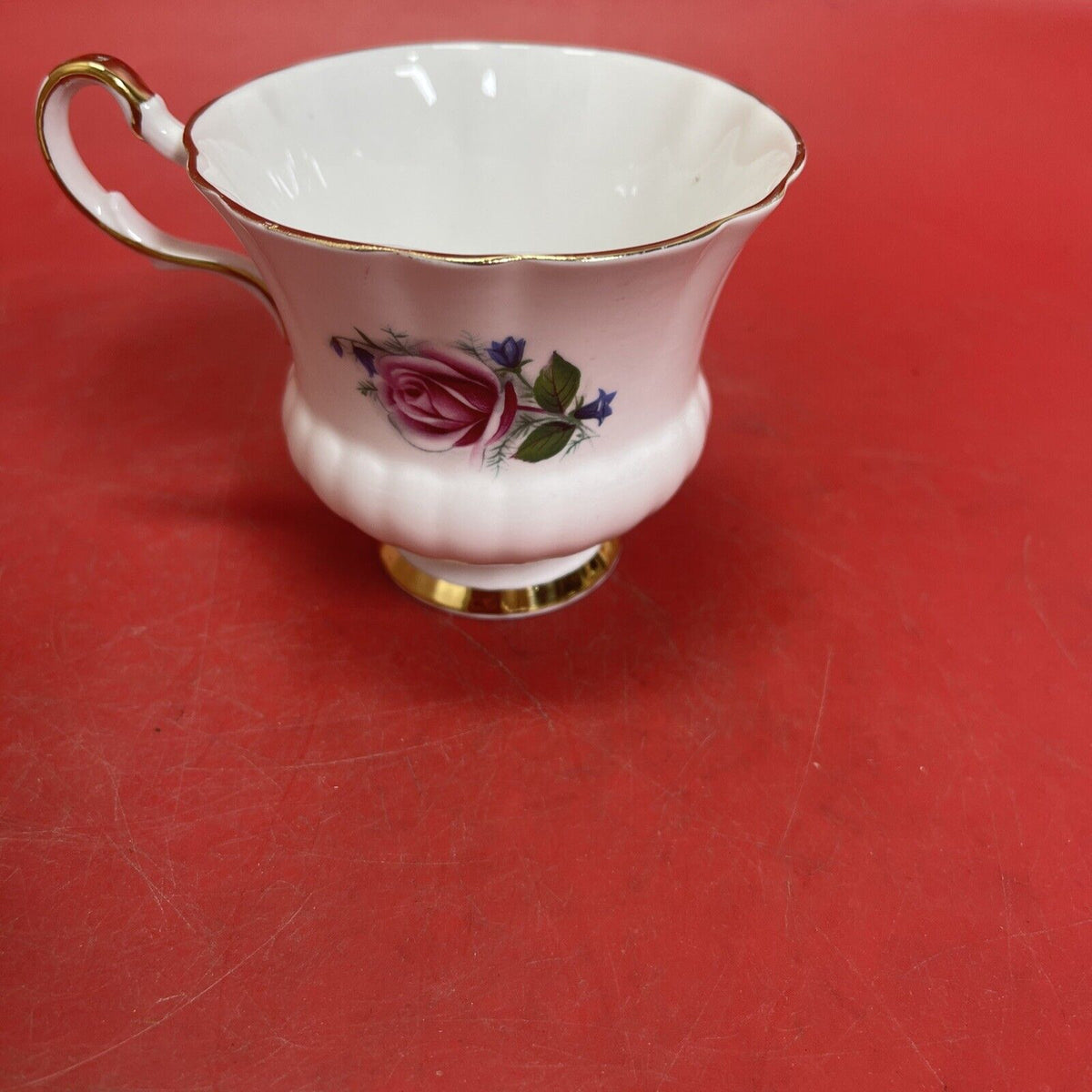 Royal Windsor Tea Cup And Saucer Roses Fine Bone China Made In England 