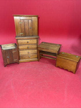 Vintage Excellent lot of doll furniture, part of collection Lot 4