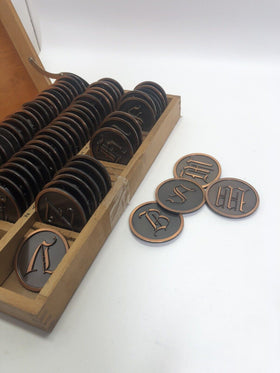 Vintage L.E. Mason Old English Letter Coaster Badge Set Silent Buttler Disc +Box