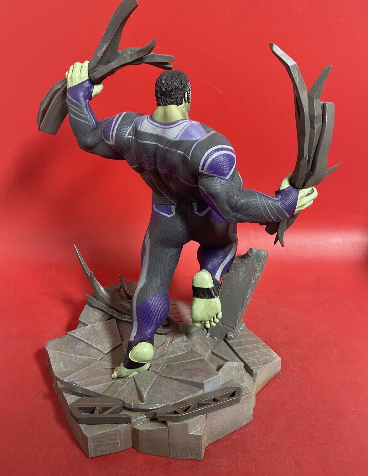 Marvel Gallery Avengers Endgame Tracksuit HULK Figure PVC Diorama