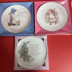 Vintage set of 3 plates for Mother’s Day Holly Hobbie unopened