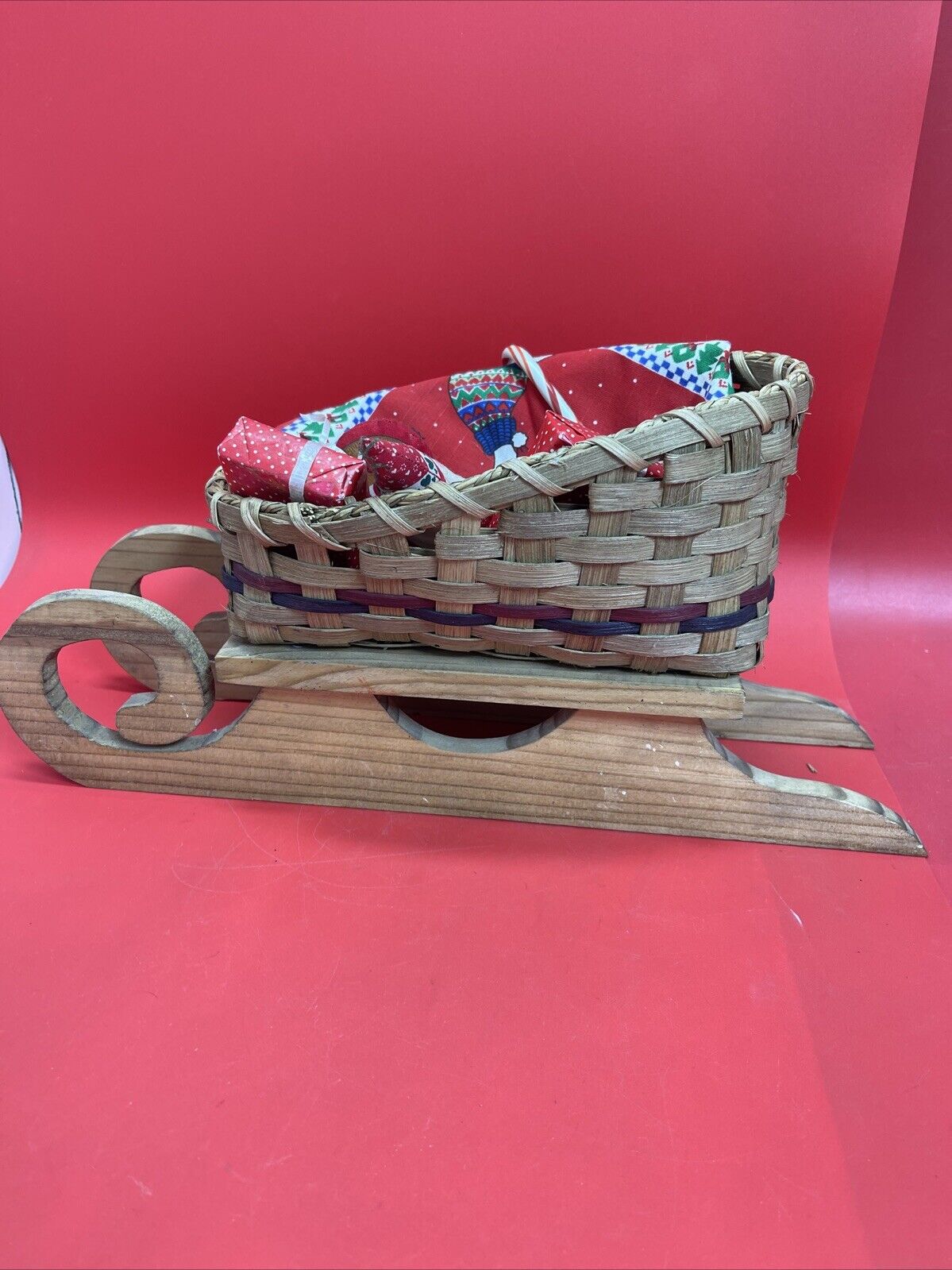 Vintage LTD Commodities Christmas Sleigh Wood & Straw Planter Basket Santa