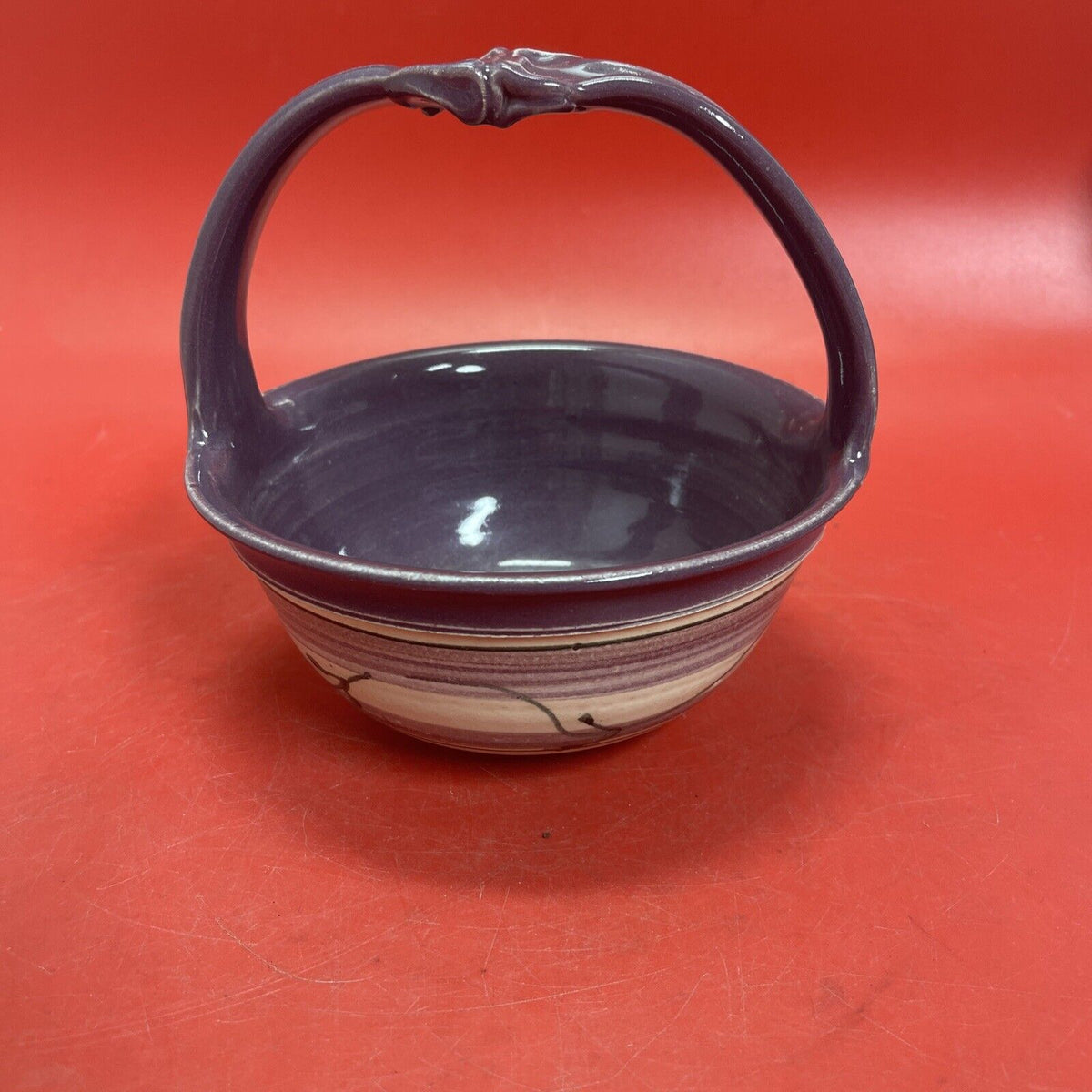 Ceramic basket with handle