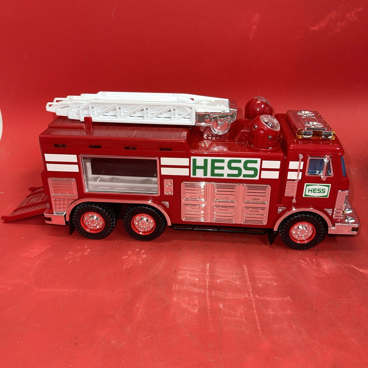 Hess 2005 Wreck Truck with Rescue Vehicle - Original Box and Bag