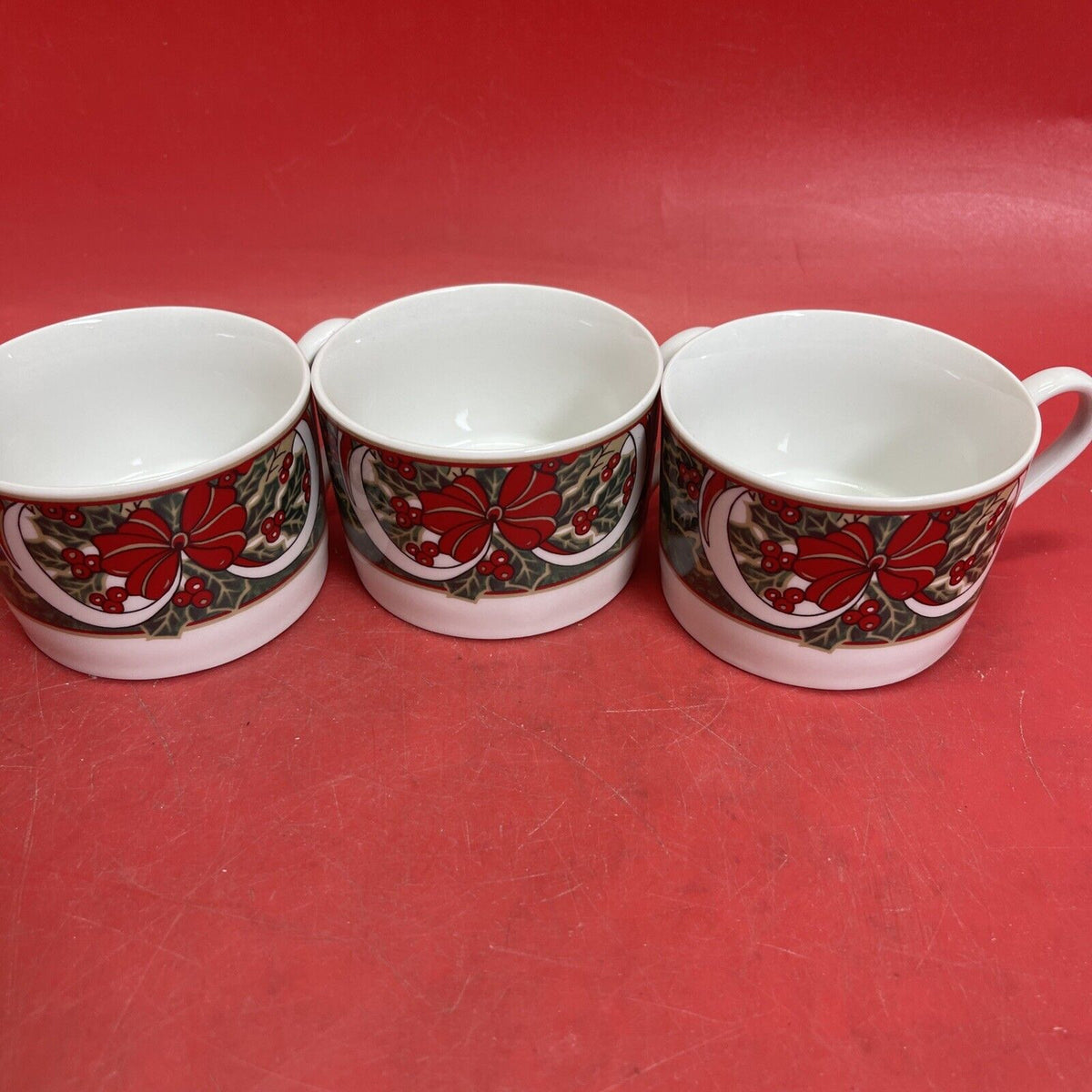 GIBSON EVERYDAY CHINA 14 pc PLACE SETTING w/BERRIES, LEAVES & BOW