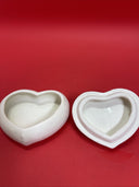 Ceramic trinket boxes, round and heart shaped, with rose, matte finish.Lot2