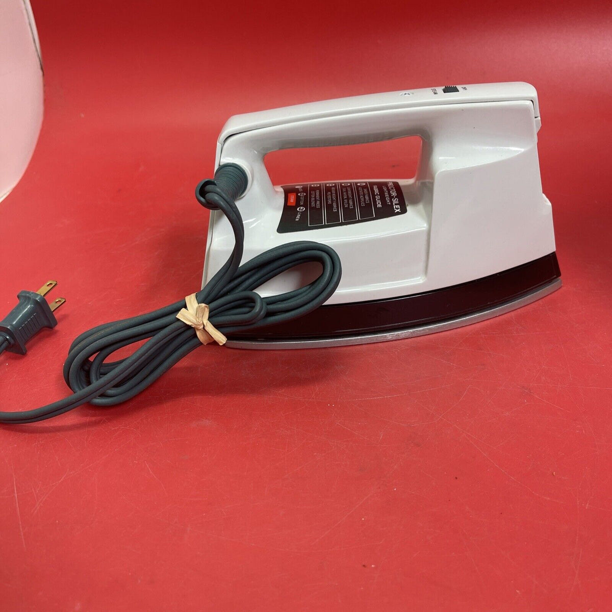 VINTAGE PROCTOR-SILEX LIGHTWEIGHT STEAM / DRY IRON #I1300, MADE IN U.S.A. NIB