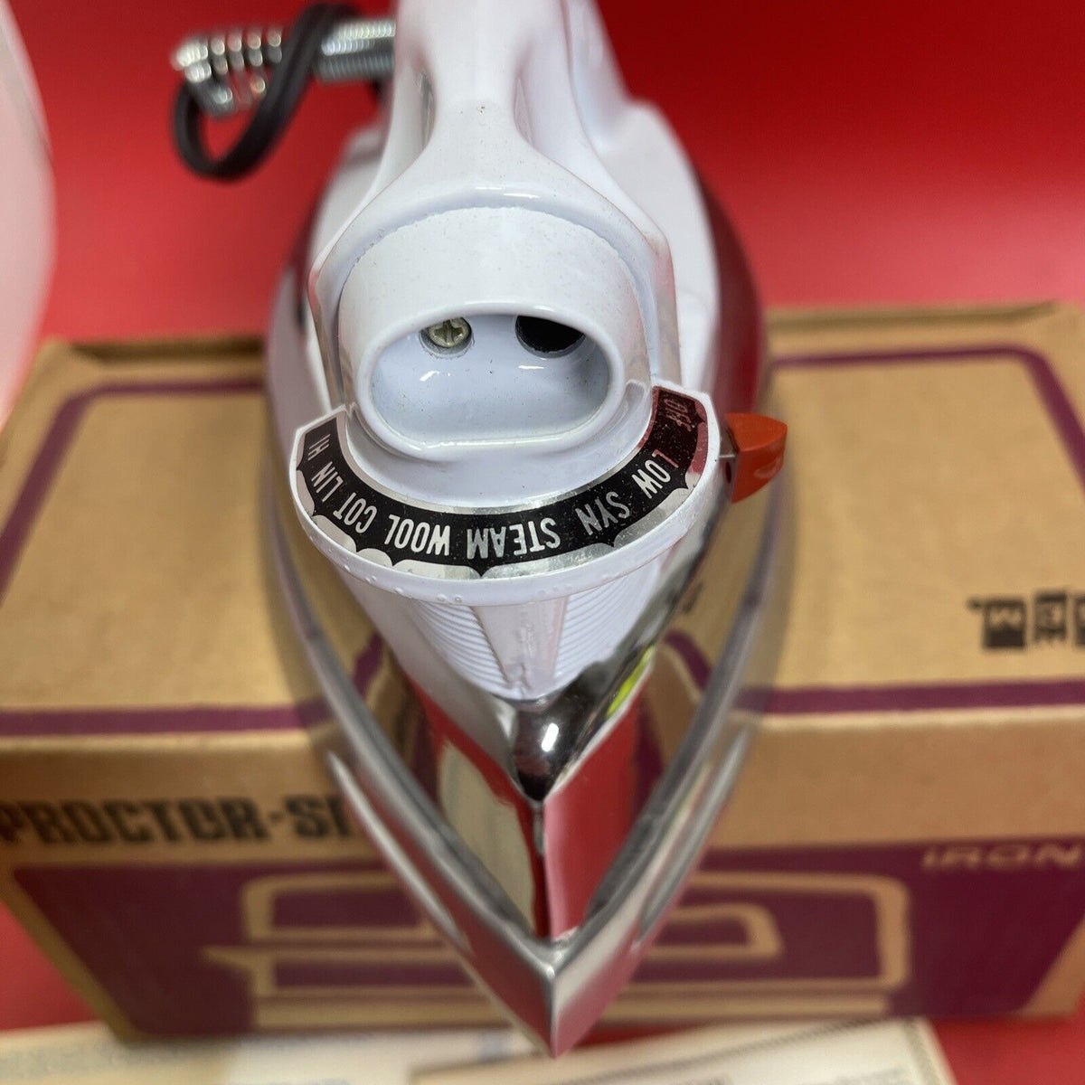 Vintage  Proctor Silex Iron Model # I-113W White(WORKS)