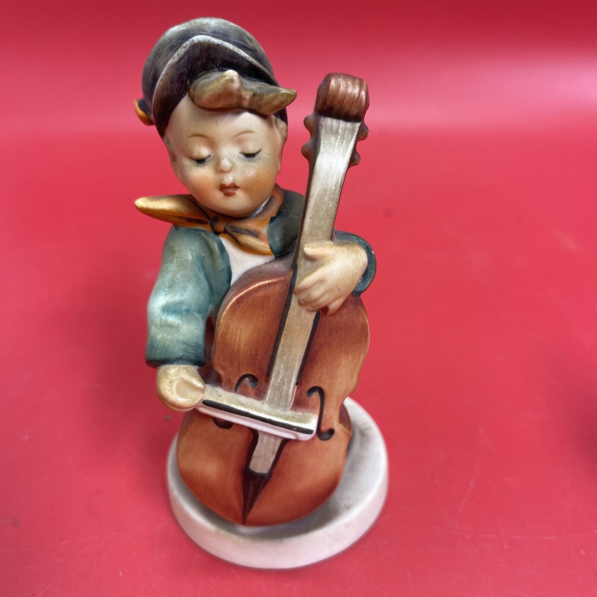 Set of 2 Figurines is in excellent condition