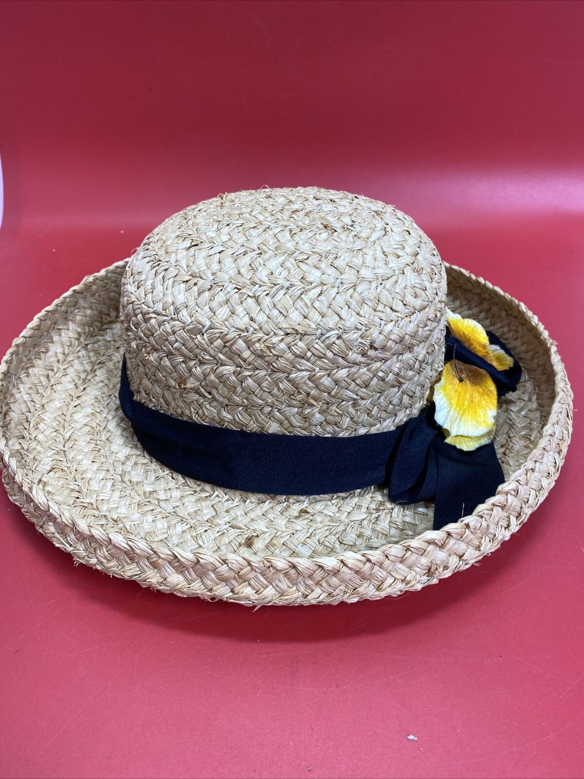 Women's straw hat with a butterfly