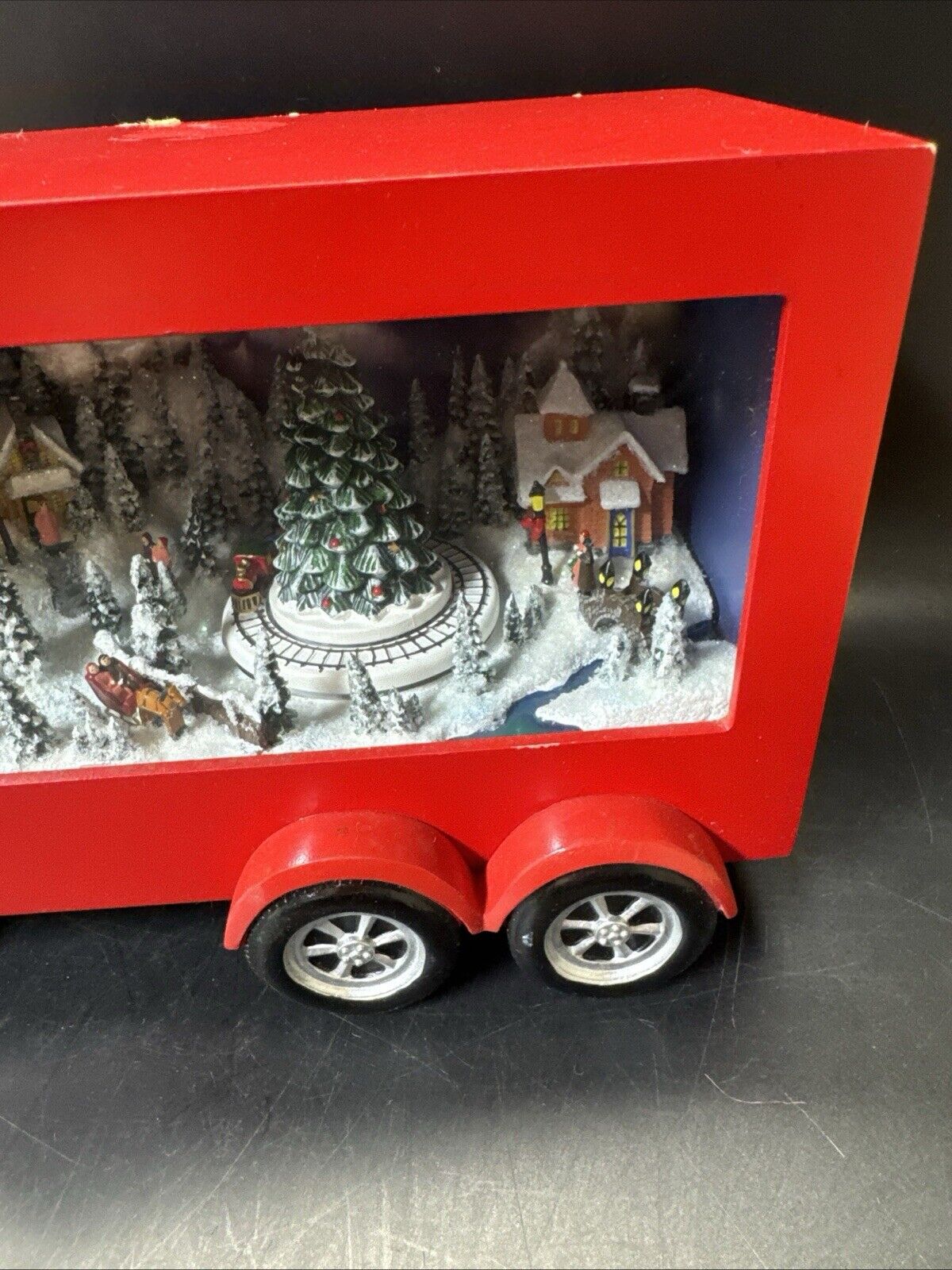 Roman Amusements Red Christmas 10 Wheeler, Not Works!!!