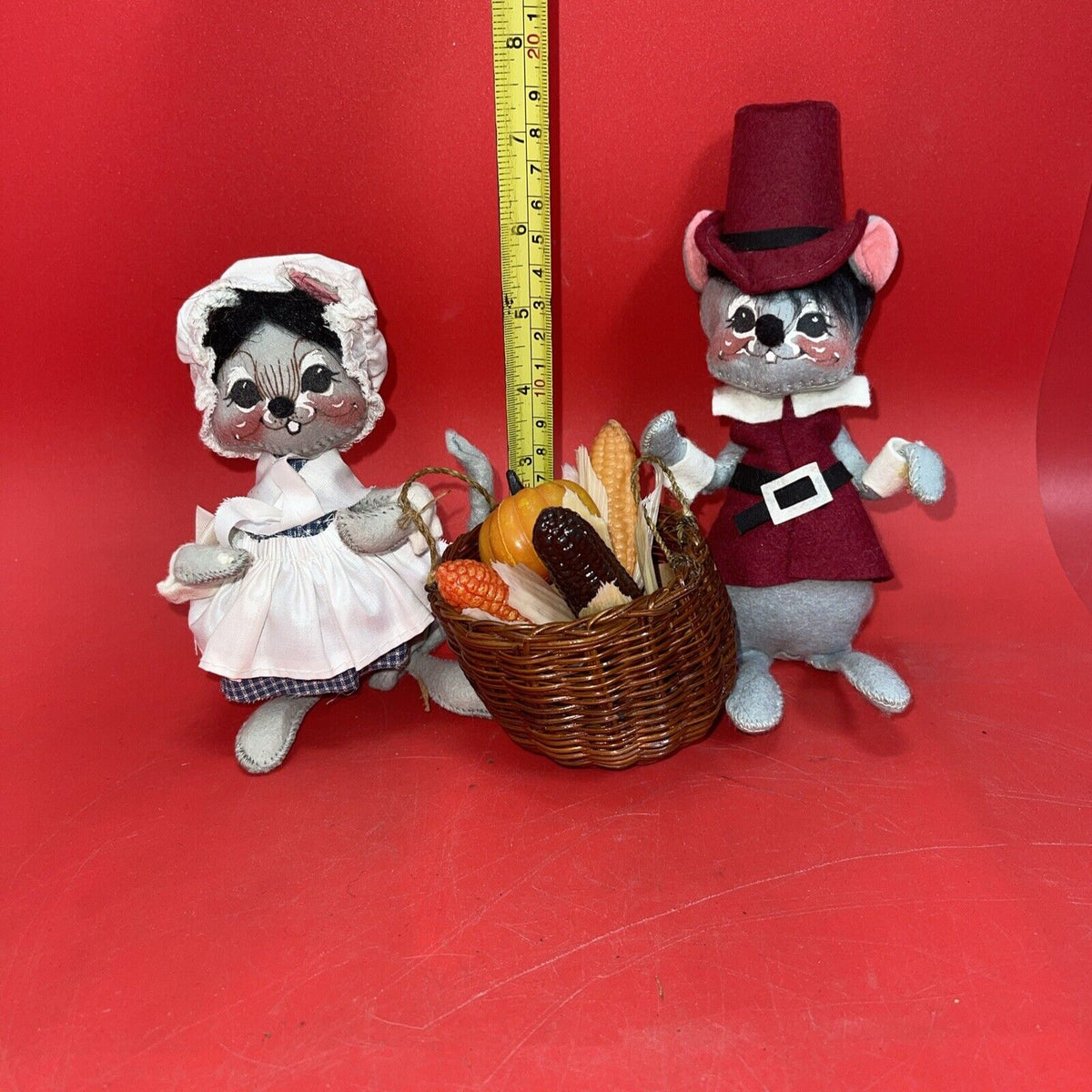 Annalee Mobilitee 1993  Thanksgiving Pilgrim Mice Couple With Basket