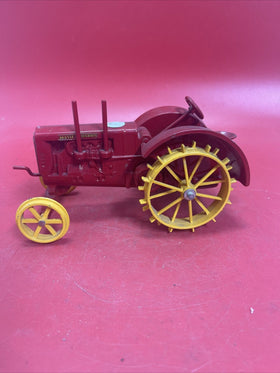 SCALE MODELS 1/16 MASSEY HARRIS 25 TRACTOR COLLECTOR SERIES FARM TOY