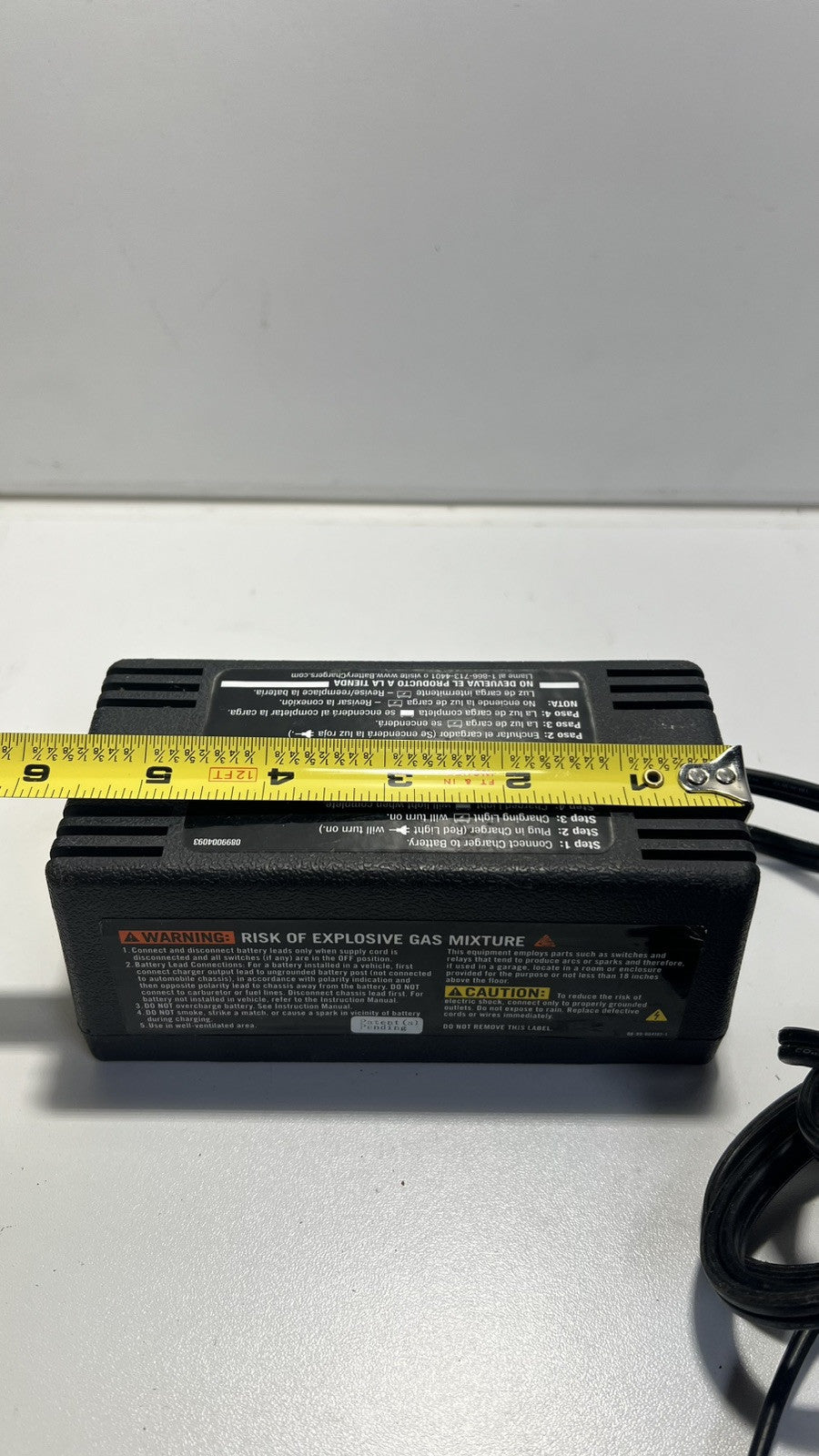 Schumacher 1.5 Amp. 6 & 12 Volt Automatic Battery Charger / Maintainer SEM-1562A