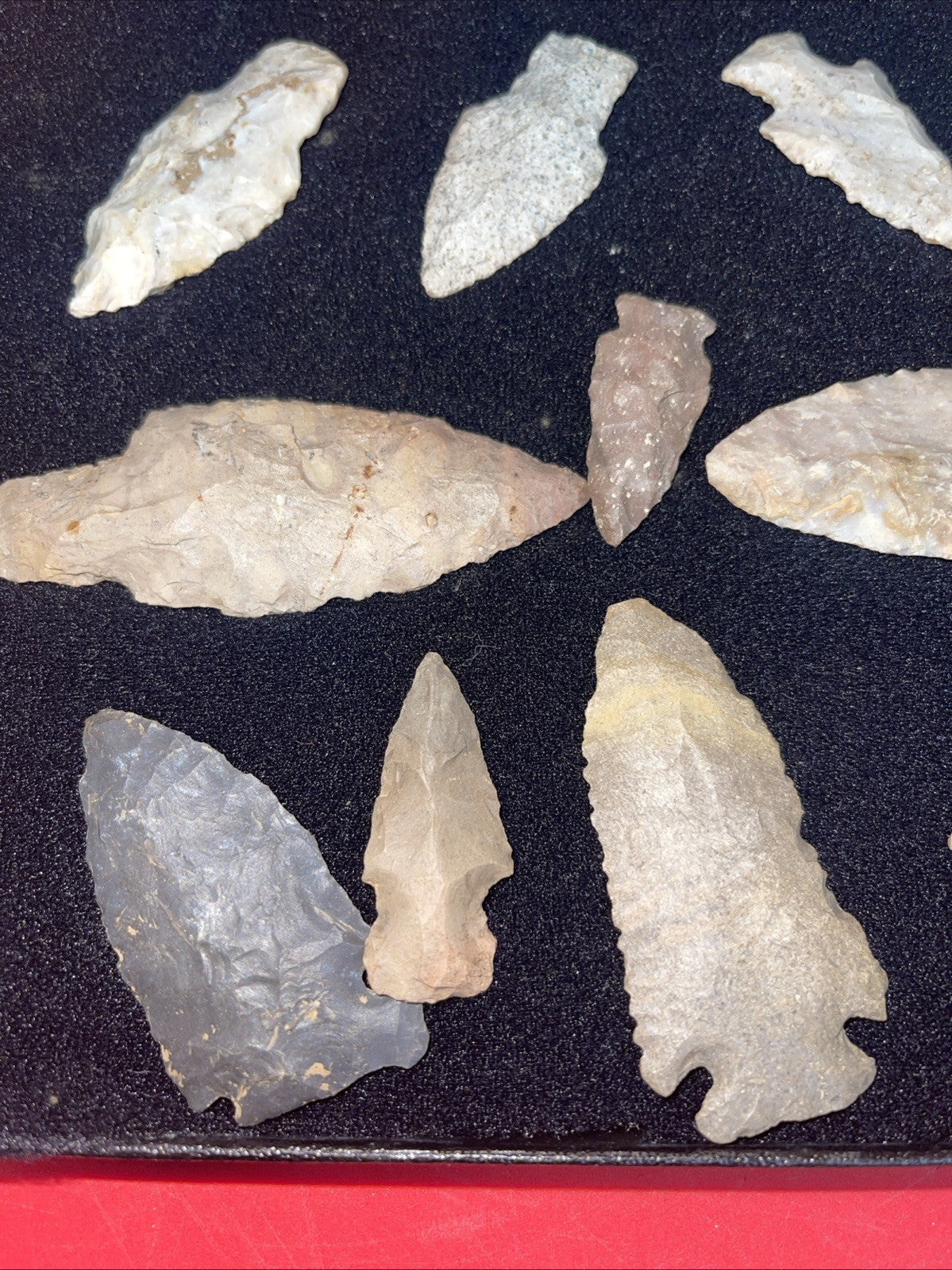 Lot of 12 Native American Indian Arrowhead Artifacts & Display Box 9”x7”. #18