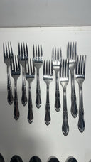 Simeon L & George H Rogers Oneida Xtra Jasmine Flatware Set / 48 Pieces