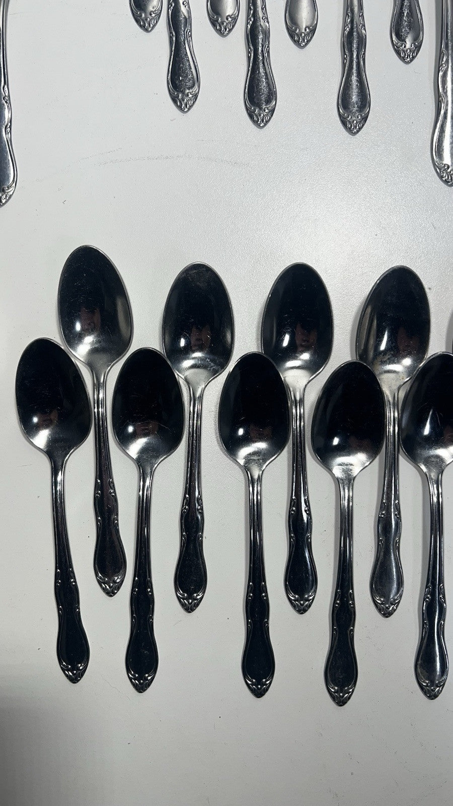 Simeon L & George H Rogers Oneida Xtra Jasmine Flatware Set / 48 Pieces