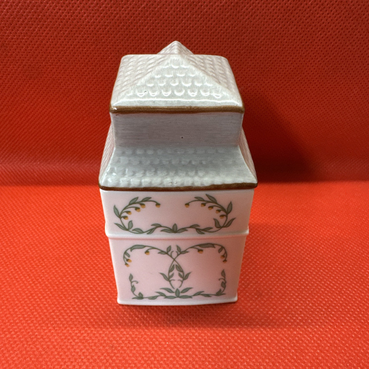 Vintage 1989 Lenox Spice Village NUTMEG Jar With Lid