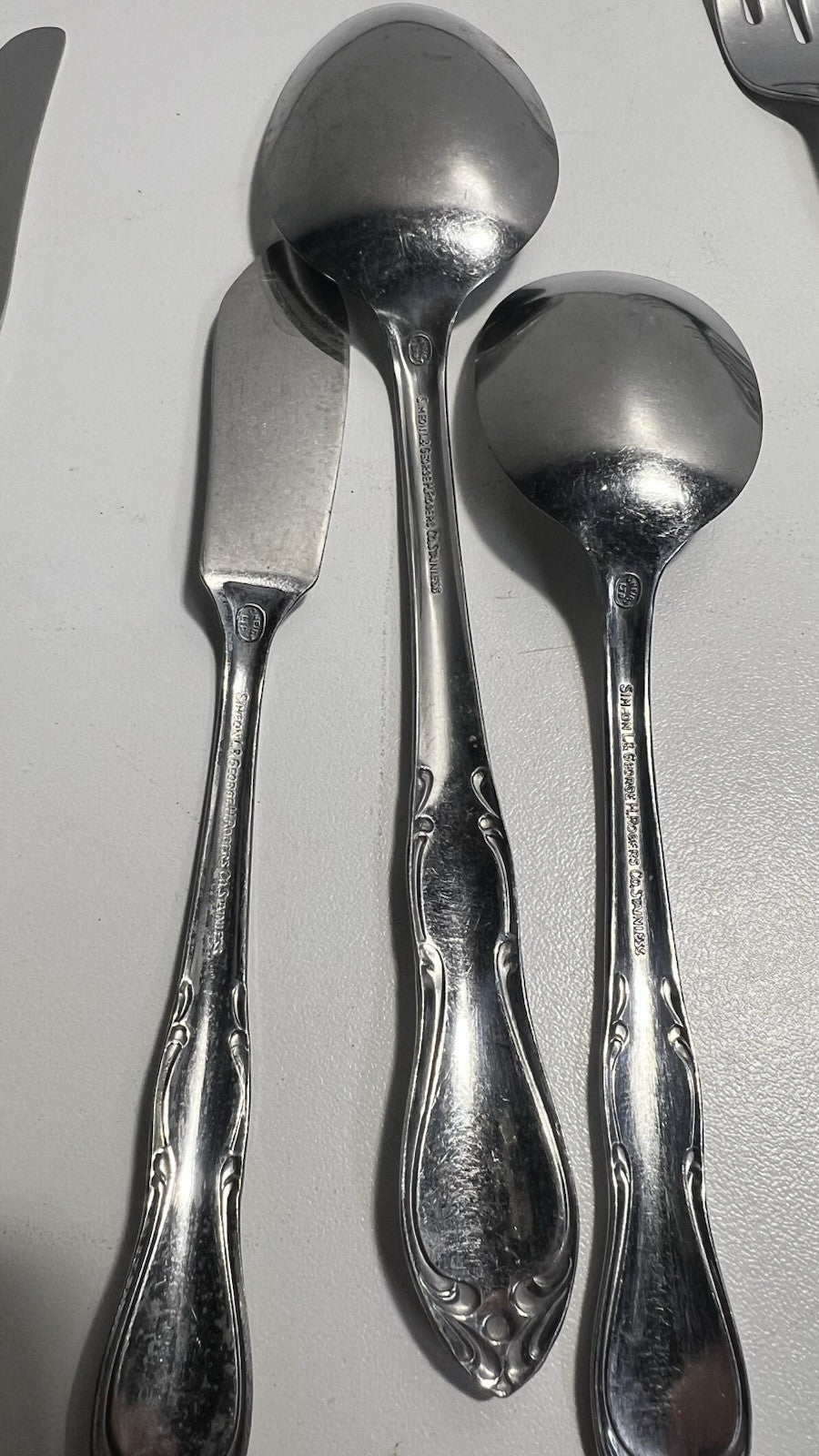 Simeon L & George H Rogers Oneida Xtra Jasmine Flatware Set / 48 Pieces