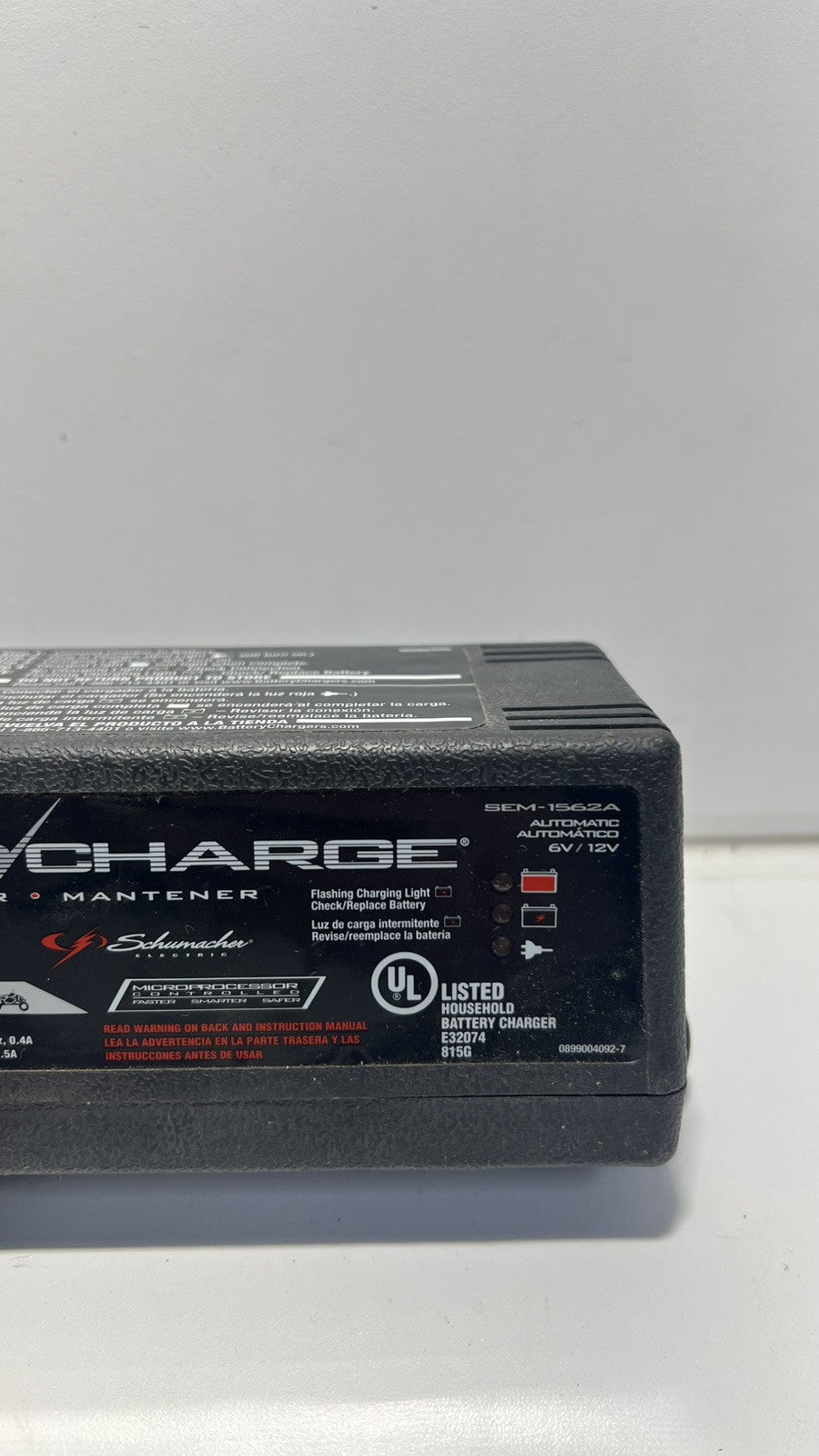 Schumacher 1.5 Amp. 6 & 12 Volt Automatic Battery Charger / Maintainer SEM-1562A
