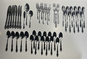 Simeon L & George H Rogers Oneida Xtra Jasmine Flatware Set / 48 Pieces