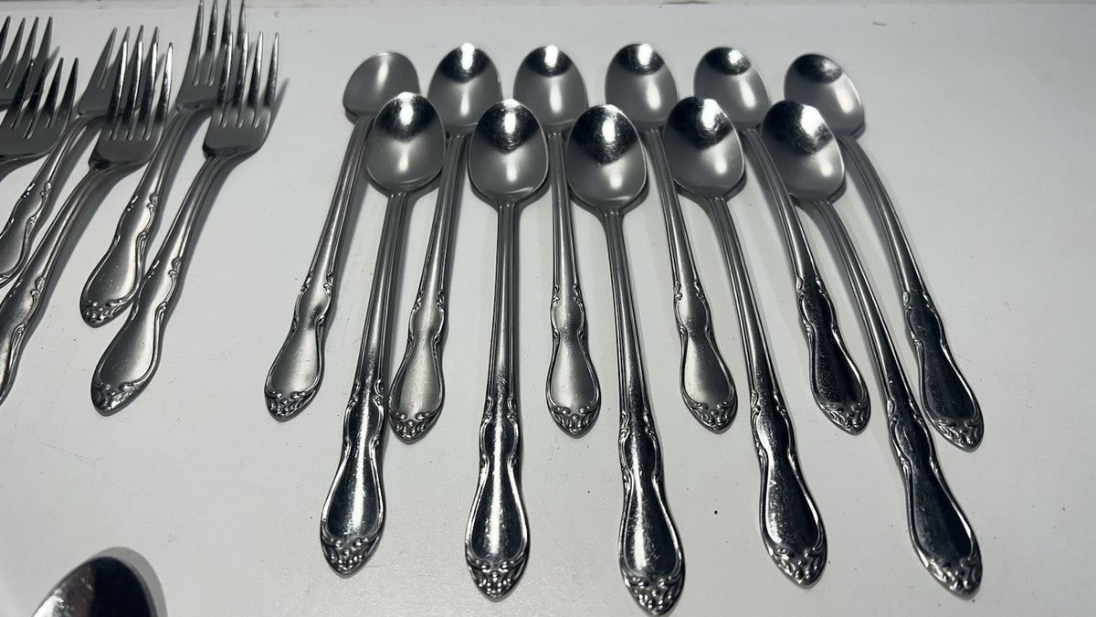 Simeon L & George H Rogers Oneida Xtra Jasmine Flatware Set / 48 Pieces