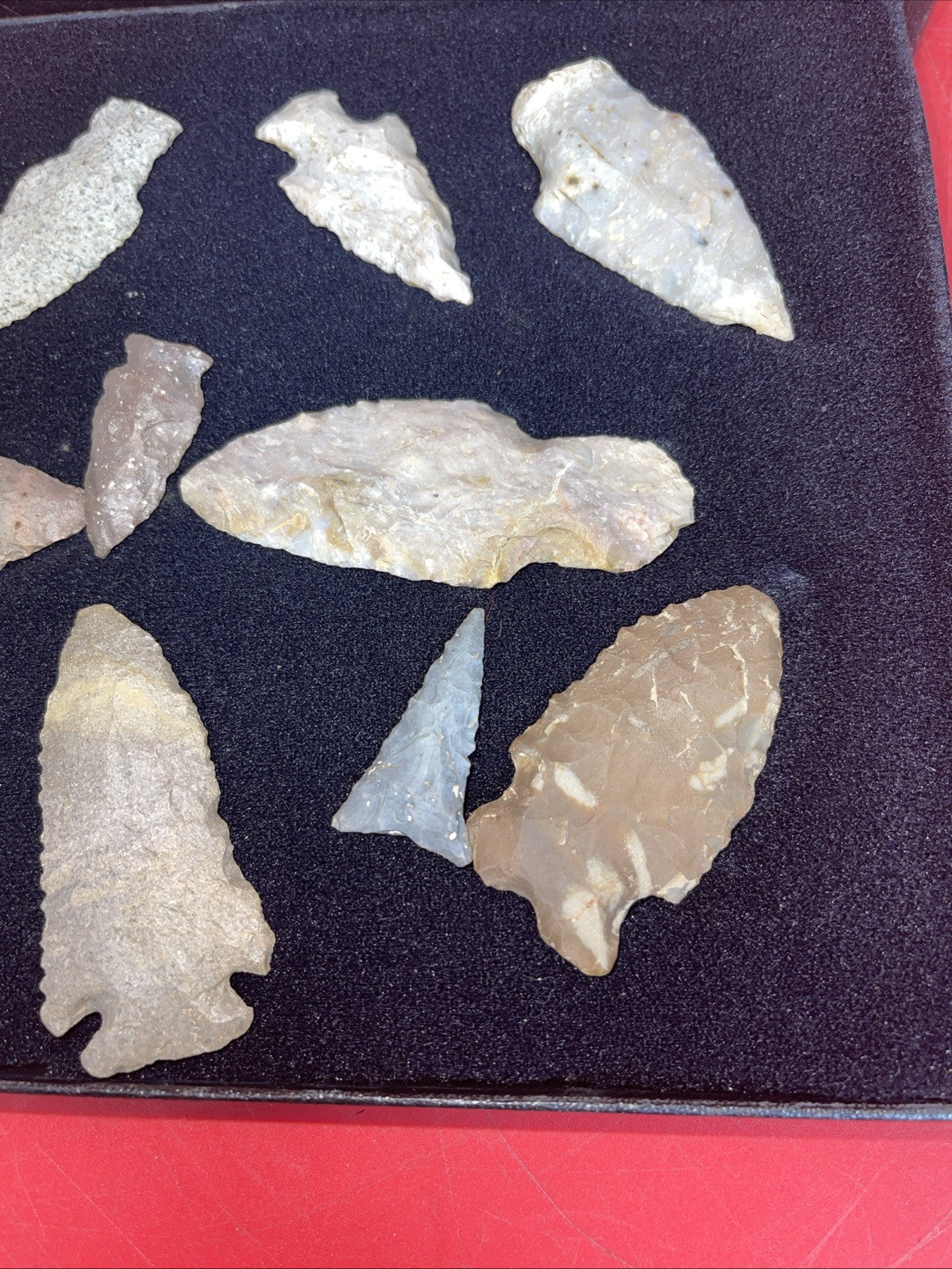 Lot of 12 Native American Indian Arrowhead Artifacts & Display Box 9”x7”. #18