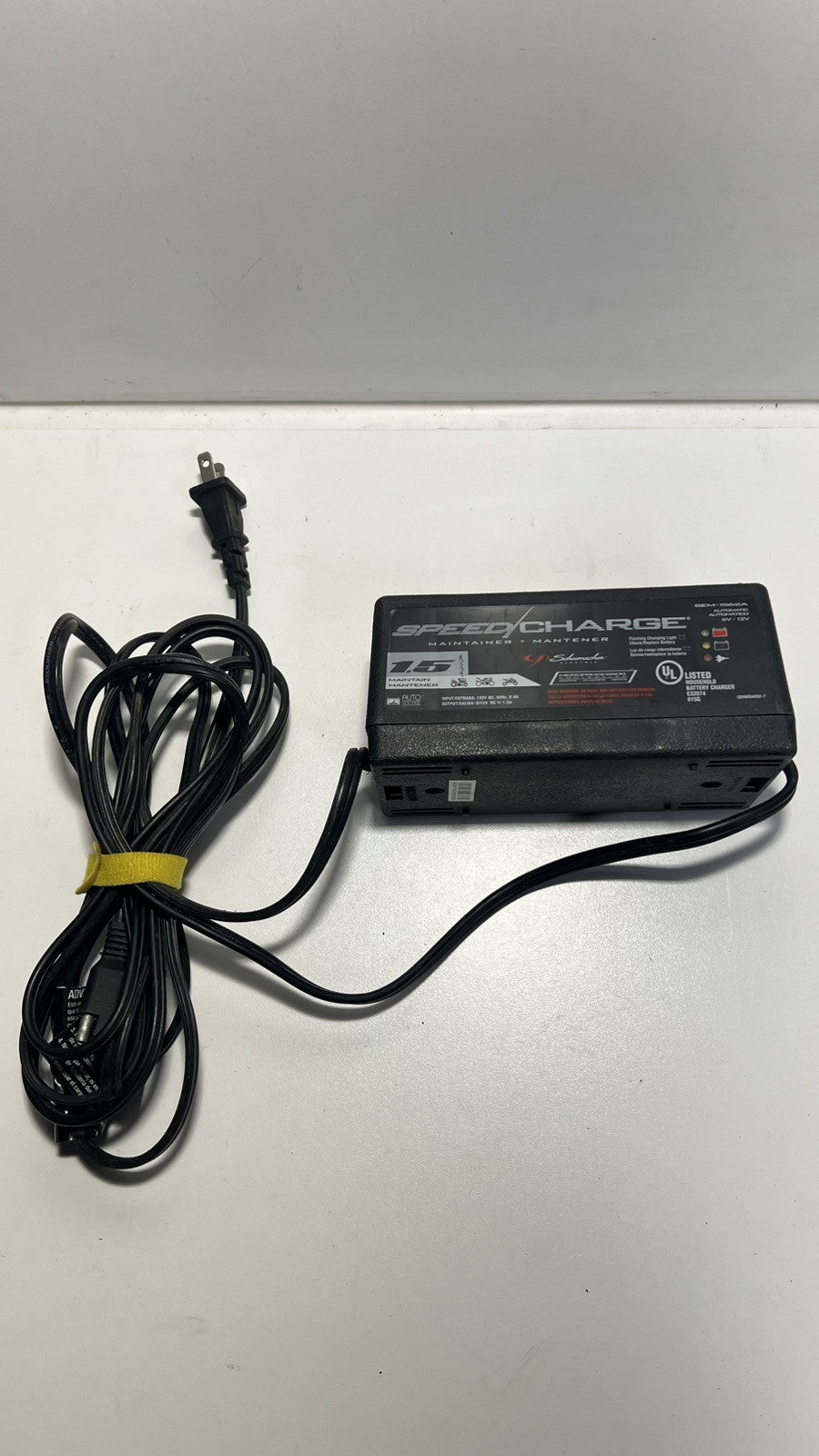 Schumacher 1.5 Amp. 6 & 12 Volt Automatic Battery Charger / Maintainer SEM-1562A
