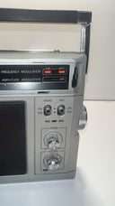 Vintage GE General Electric 7-2850A AM FM Dual Power Radio. Details in the photo