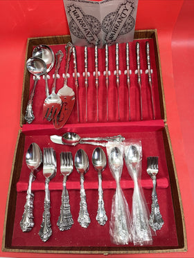 Oxford Hall Silversmiths,LTD.Set 70
