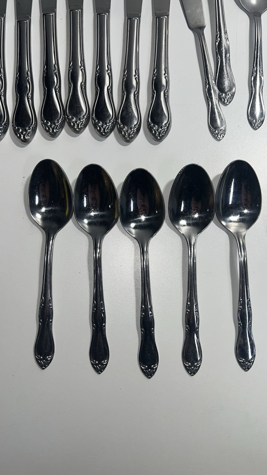 Simeon L & George H Rogers Oneida Xtra Jasmine Flatware Set / 48 Pieces