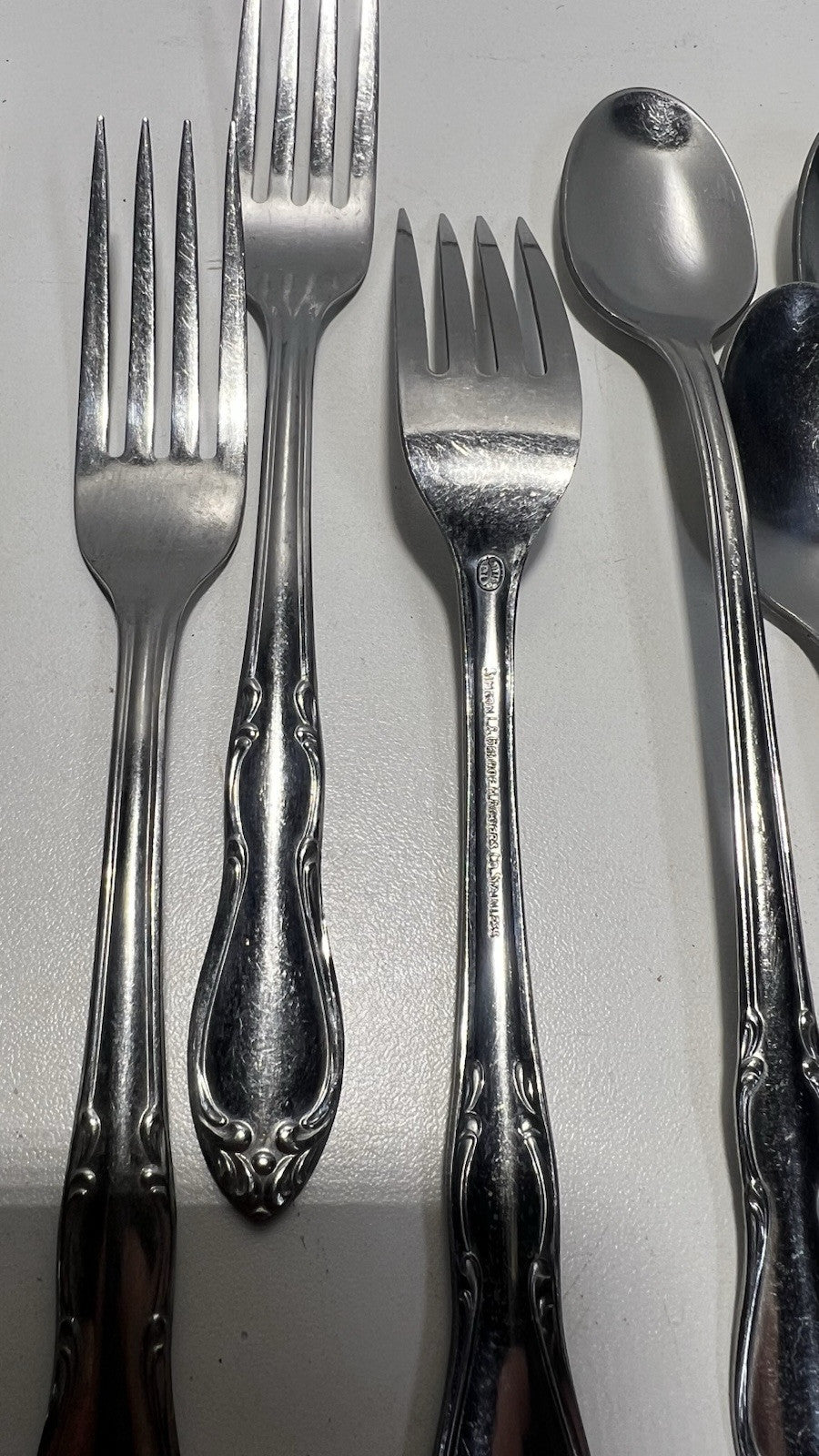 Simeon L & George H Rogers Oneida Xtra Jasmine Flatware Set / 48 Pieces