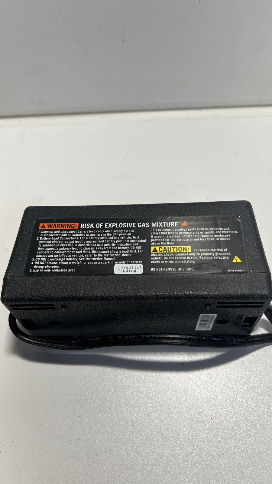 Schumacher 1.5 Amp. 6 & 12 Volt Automatic Battery Charger / Maintainer SEM-1562A