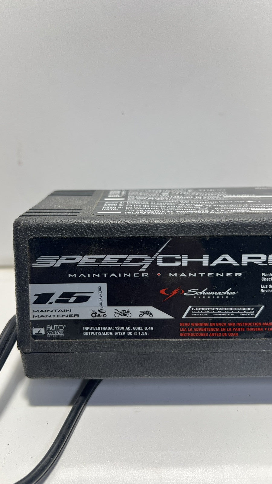 Schumacher 1.5 Amp. 6 & 12 Volt Automatic Battery Charger / Maintainer SEM-1562A