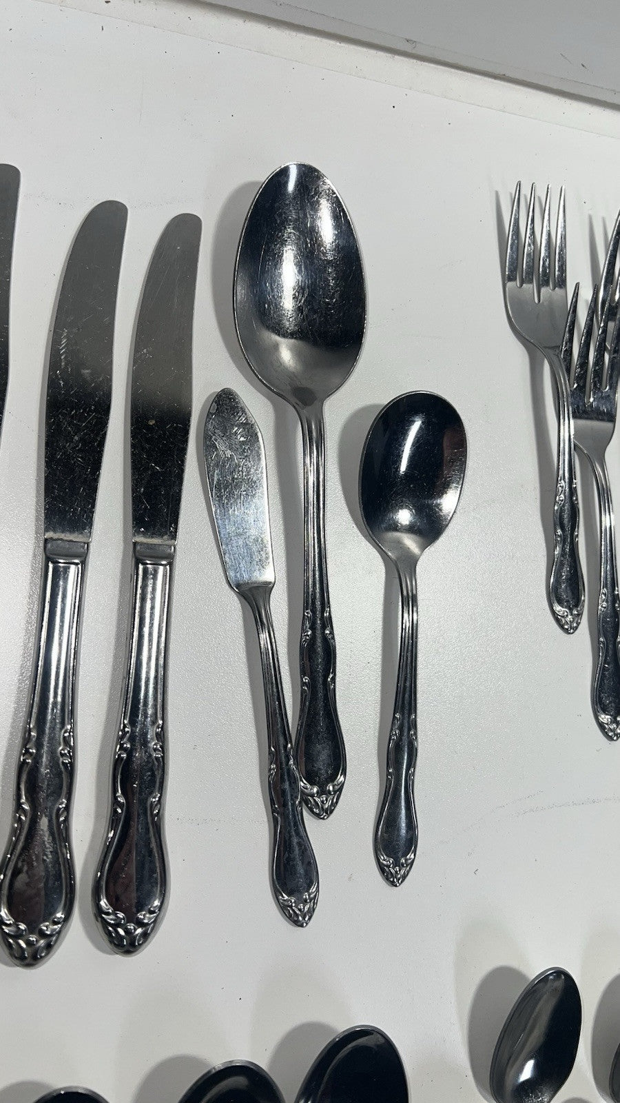 Simeon L & George H Rogers Oneida Xtra Jasmine Flatware Set / 48 Pieces